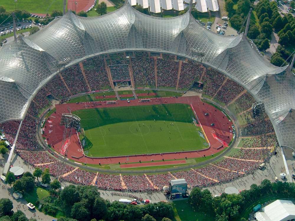 Стадион сверху. Олимпийский стадион Мюнхена, Германия. Стадион Олимпиаштадион Мюнхен. Олимпийский стадион Мюнхен 1972. Олимпийский стадион в Мюнхене. Арх.Отто Фрай.